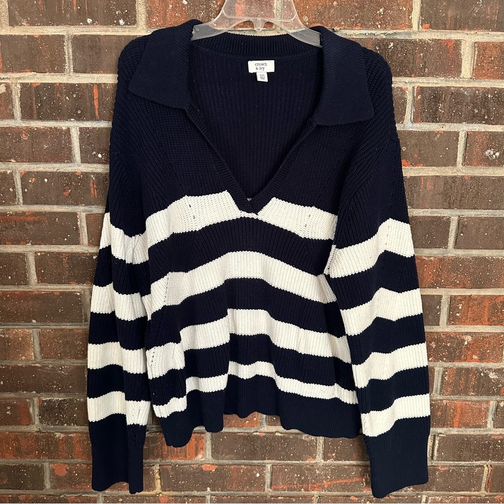 Women’s crown & ivy Navy and White Striped V-Neck Sweater
